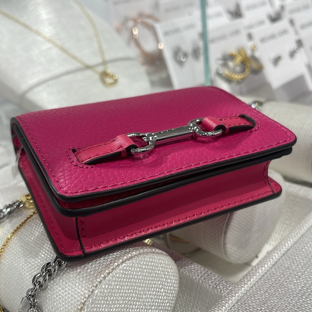 MICHAEL KORS Carson Small Pebbled Leather Flap Wallet
DRAGONFRUIT
NWT - Picture 8 of 16